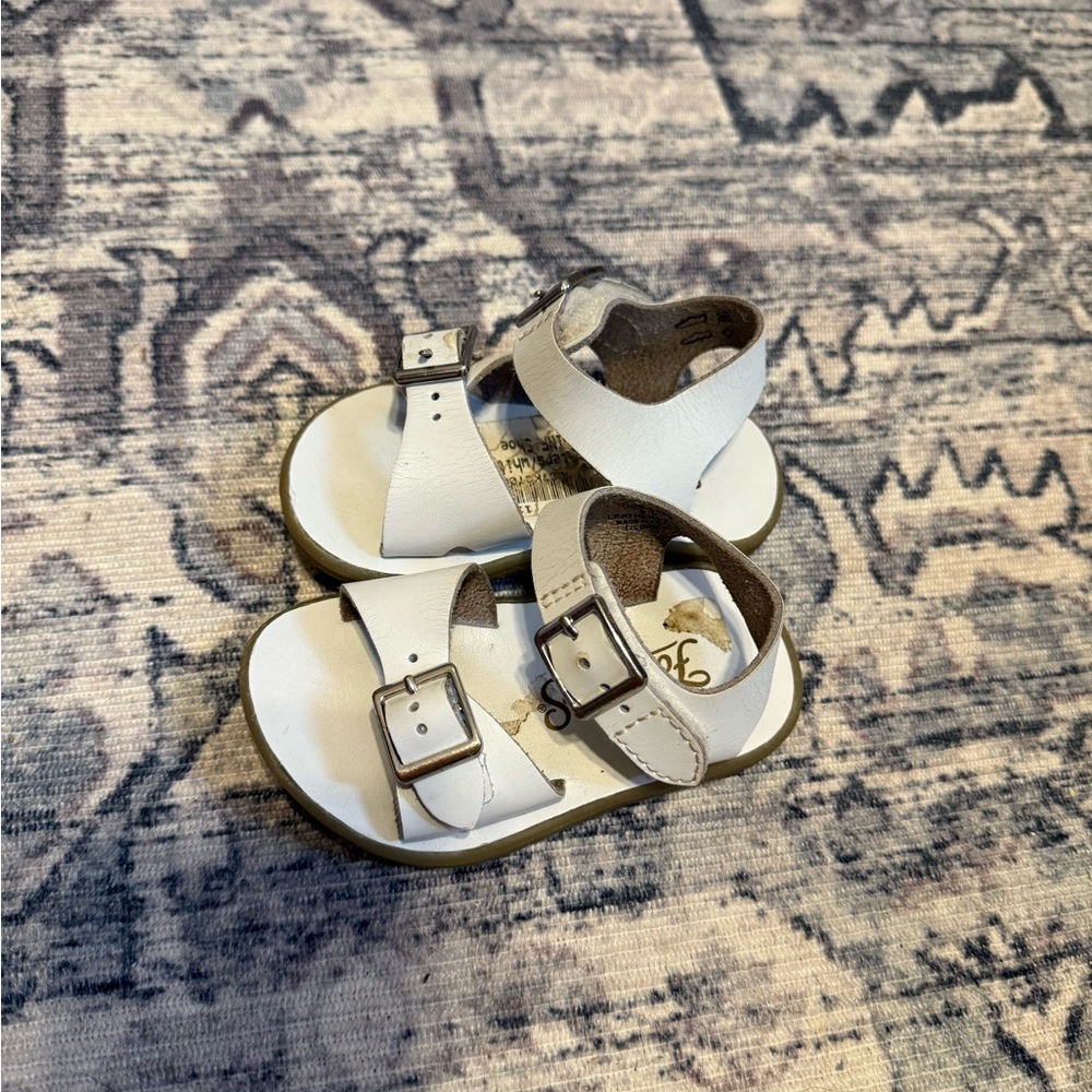 FootMates White Kids Sandals with Buckles